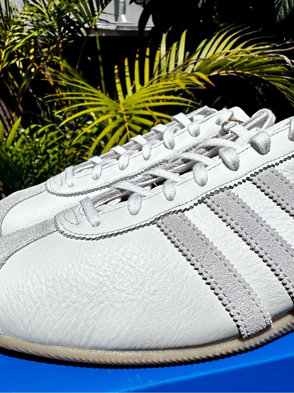 adidas Paris  (Core White/ Chalk Pearl /Gum3 )
